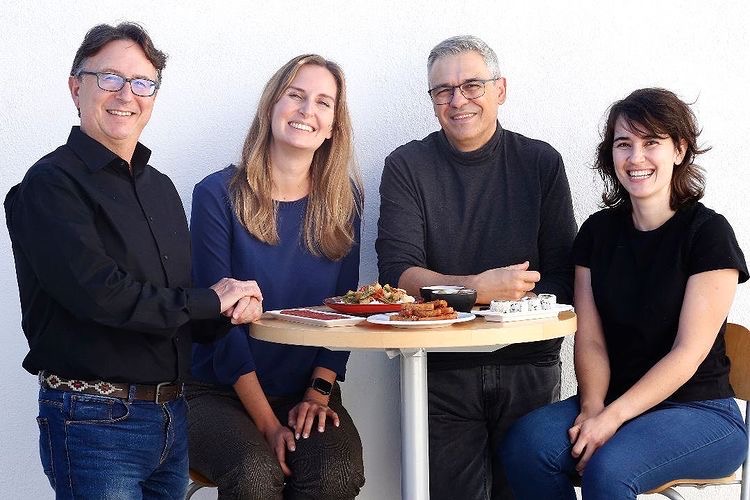 1BD3DAB7-2884-47B6-807C-A2AE7B51399C team